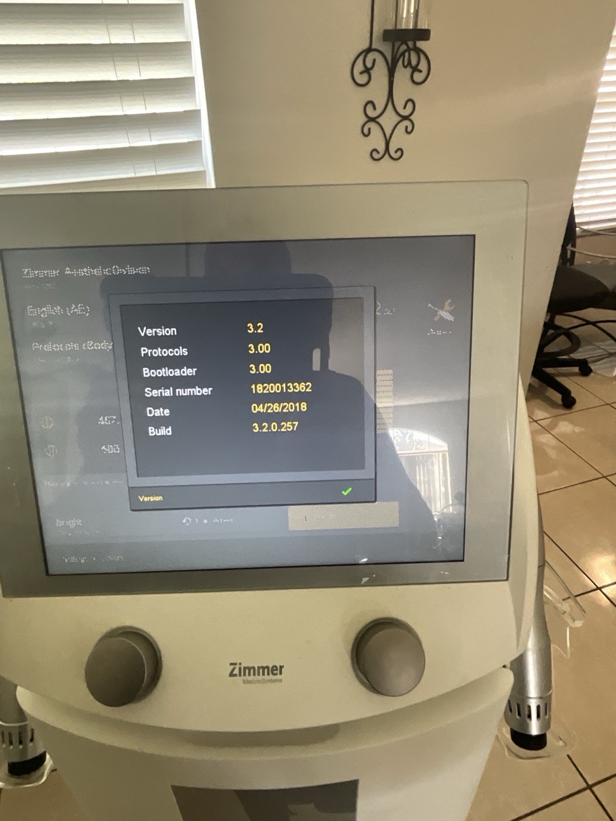 Zimmer MedizinSysteme Z Wave Pro Shockwave Cellulite Reduction Cart Mounted