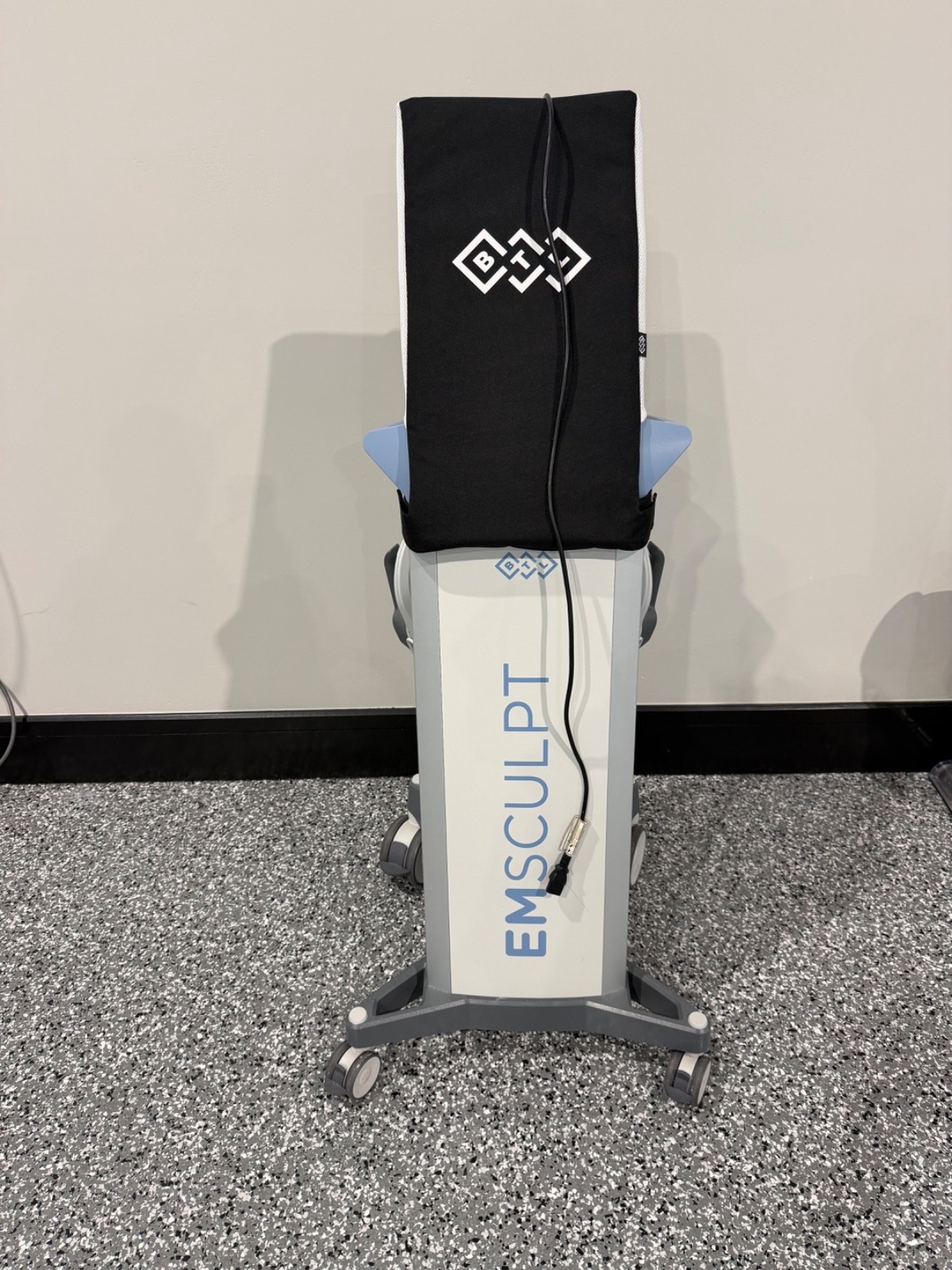 2018 BTL EmSculpt Sculpting Machine – Large Paddles – MACHINE HAS ERRORS