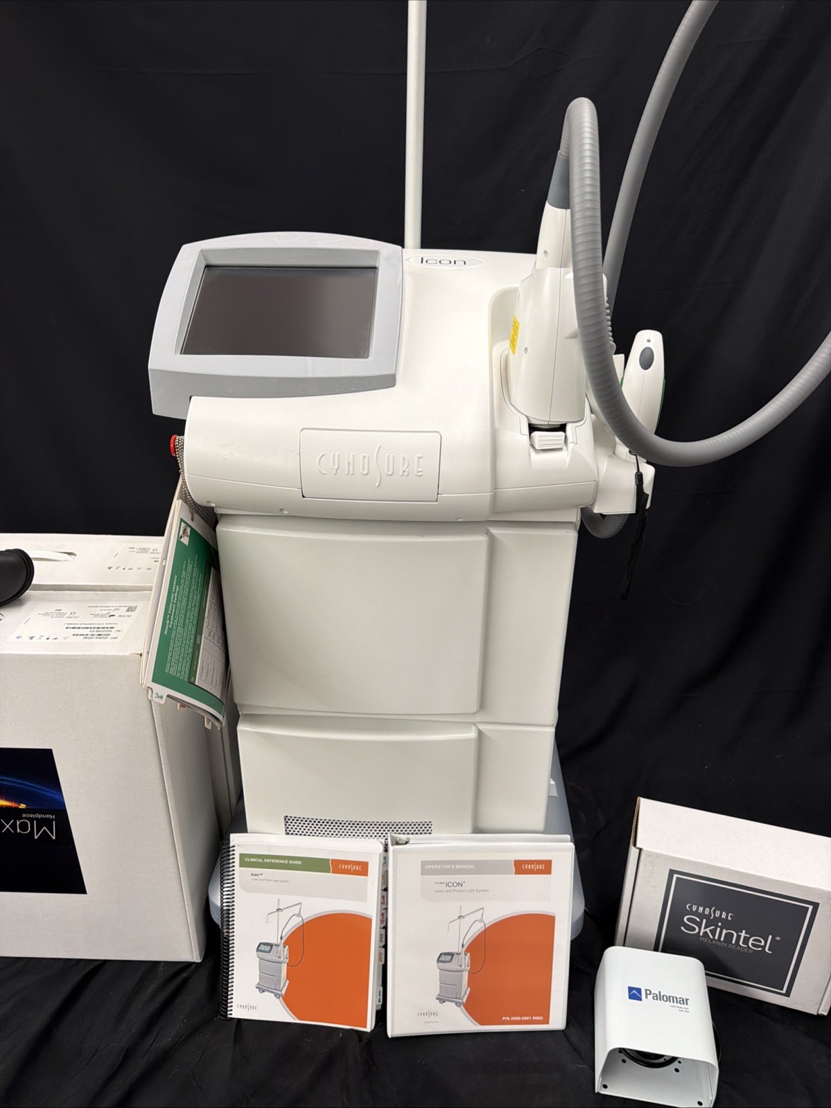 Cynosure Icon Laser with 2 Handpieces