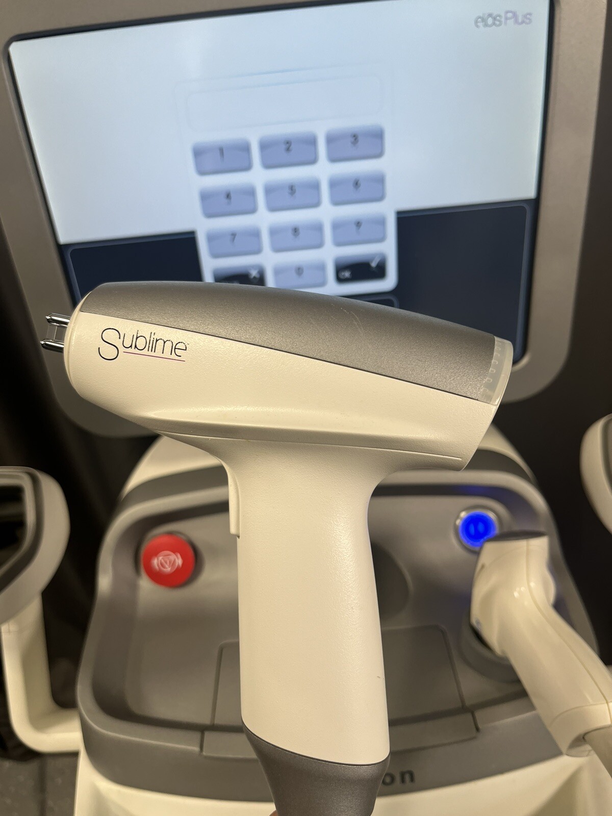 2012 Syneron Elos Plus Used With Functioning Hand pieces.