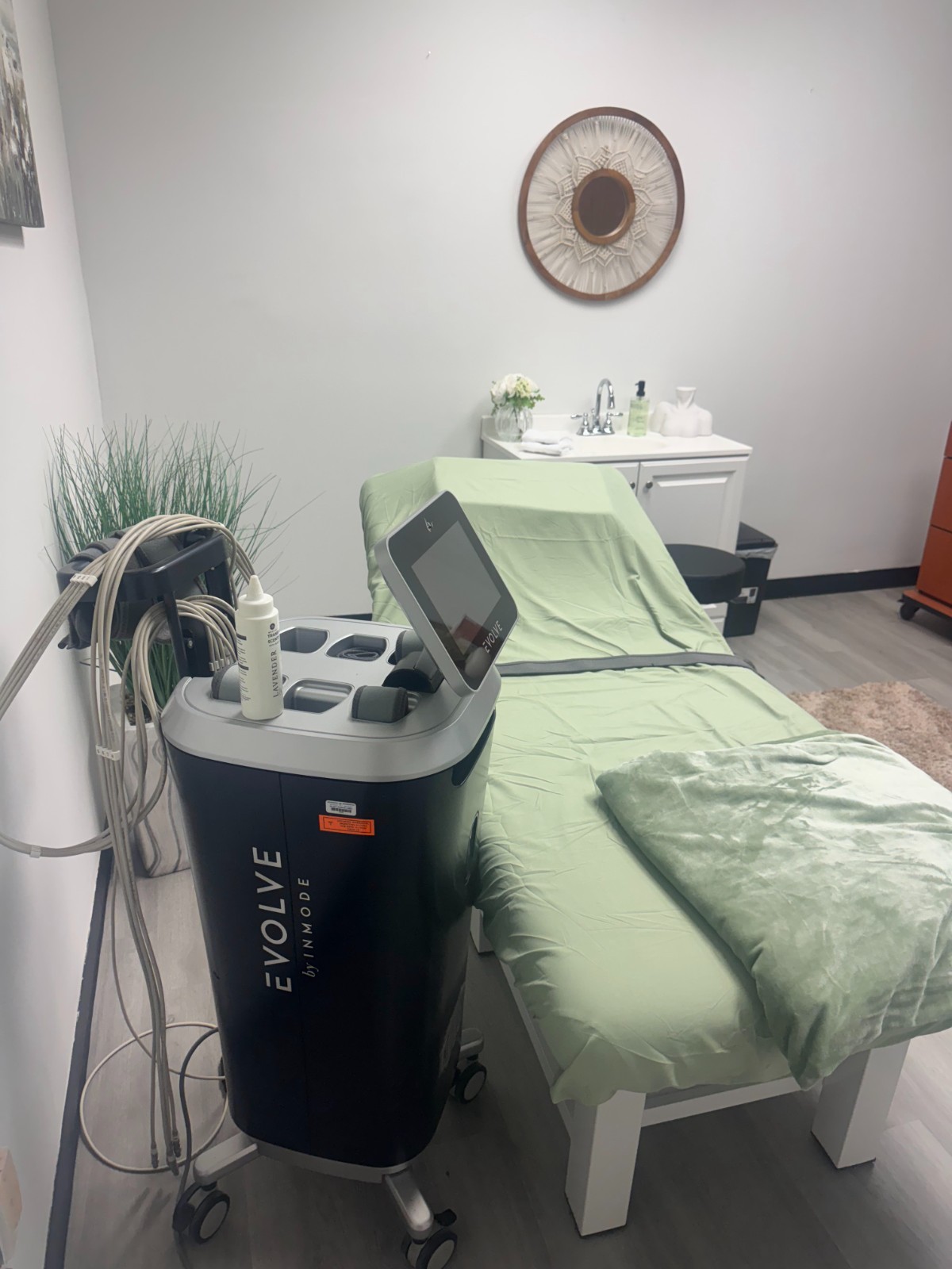 2020 InMode EvolveX Body Contouring System – Trim, Tone & Transform