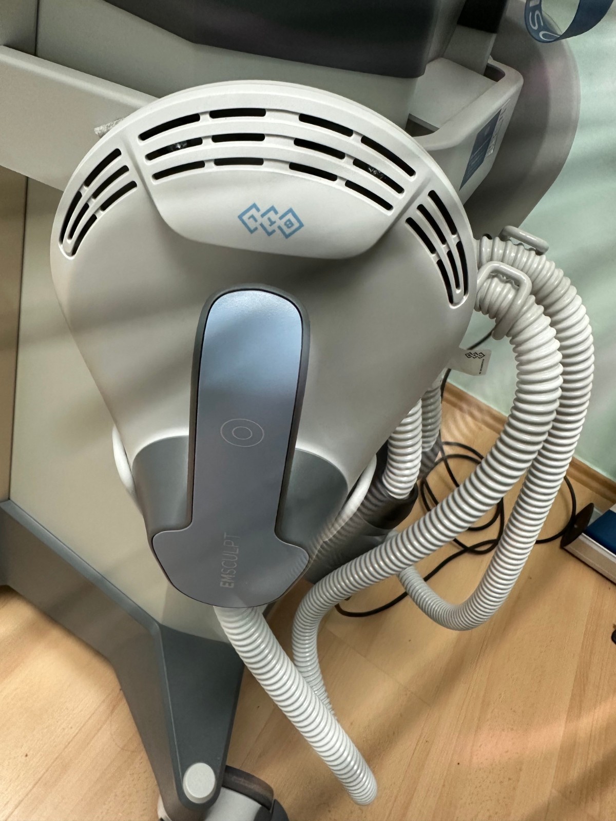 BTL EMSCULPT 201 – Excellent Condition–Low usage- 2 Large +2 Small Applicators