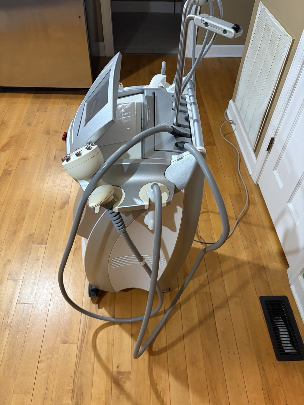 Venus Legacy Radiofrequency for Fat Melting and Cellulite Treatment LE120004