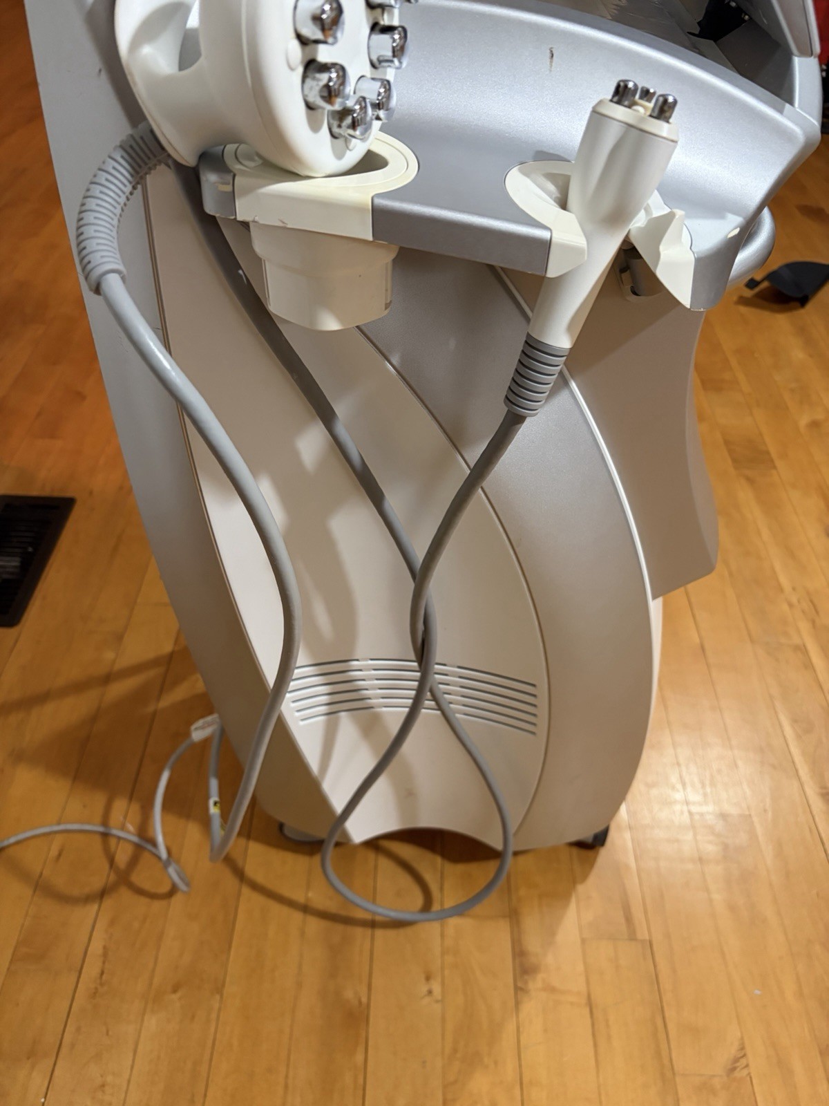 Venus Legacy Radiofrequency for Fat Melting and Cellulite Treatment LE120004
