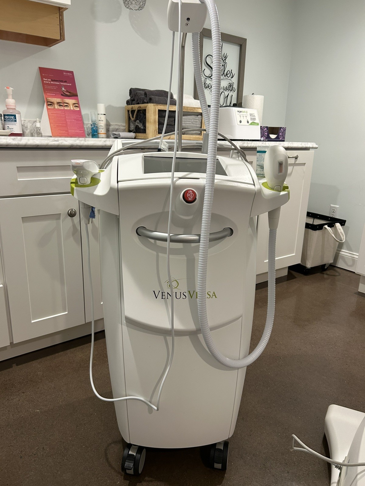 Venus Concepts Venus Versa ~ Fully operational ~ Single owner~ W/ 4 handpieces ~