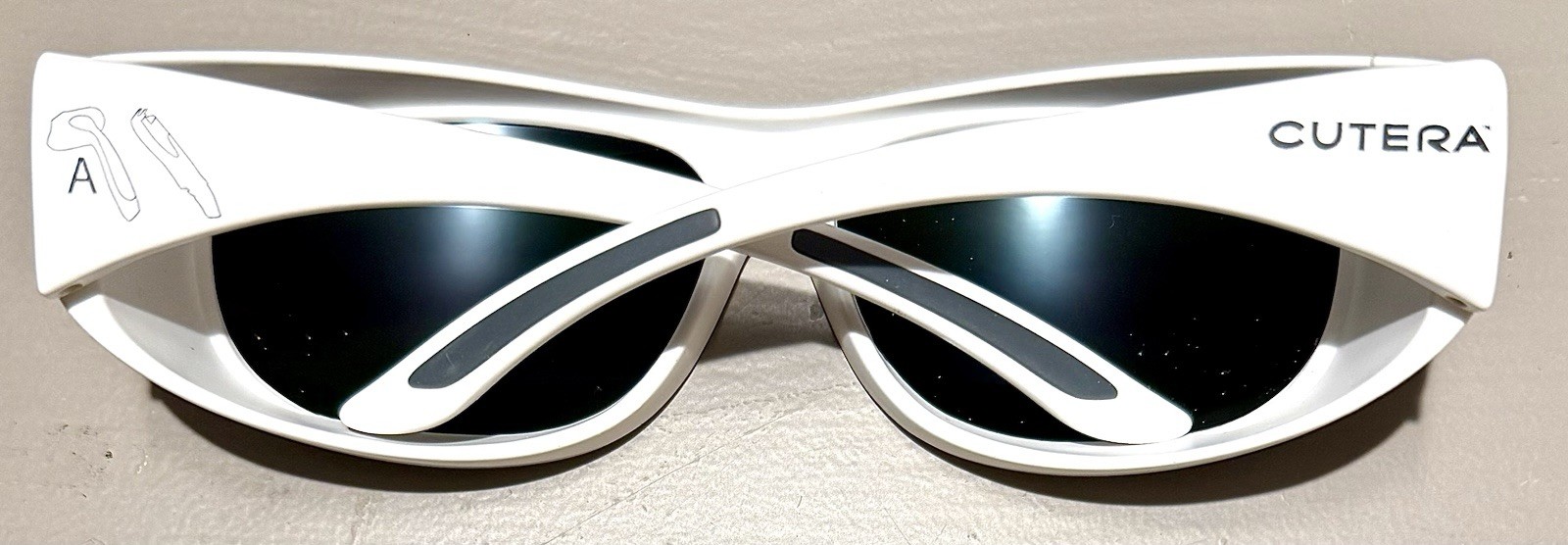 NEW Cutera XEO IPL Laser Safety Glasses Eyewear w/ Hard Case 200-1200nm