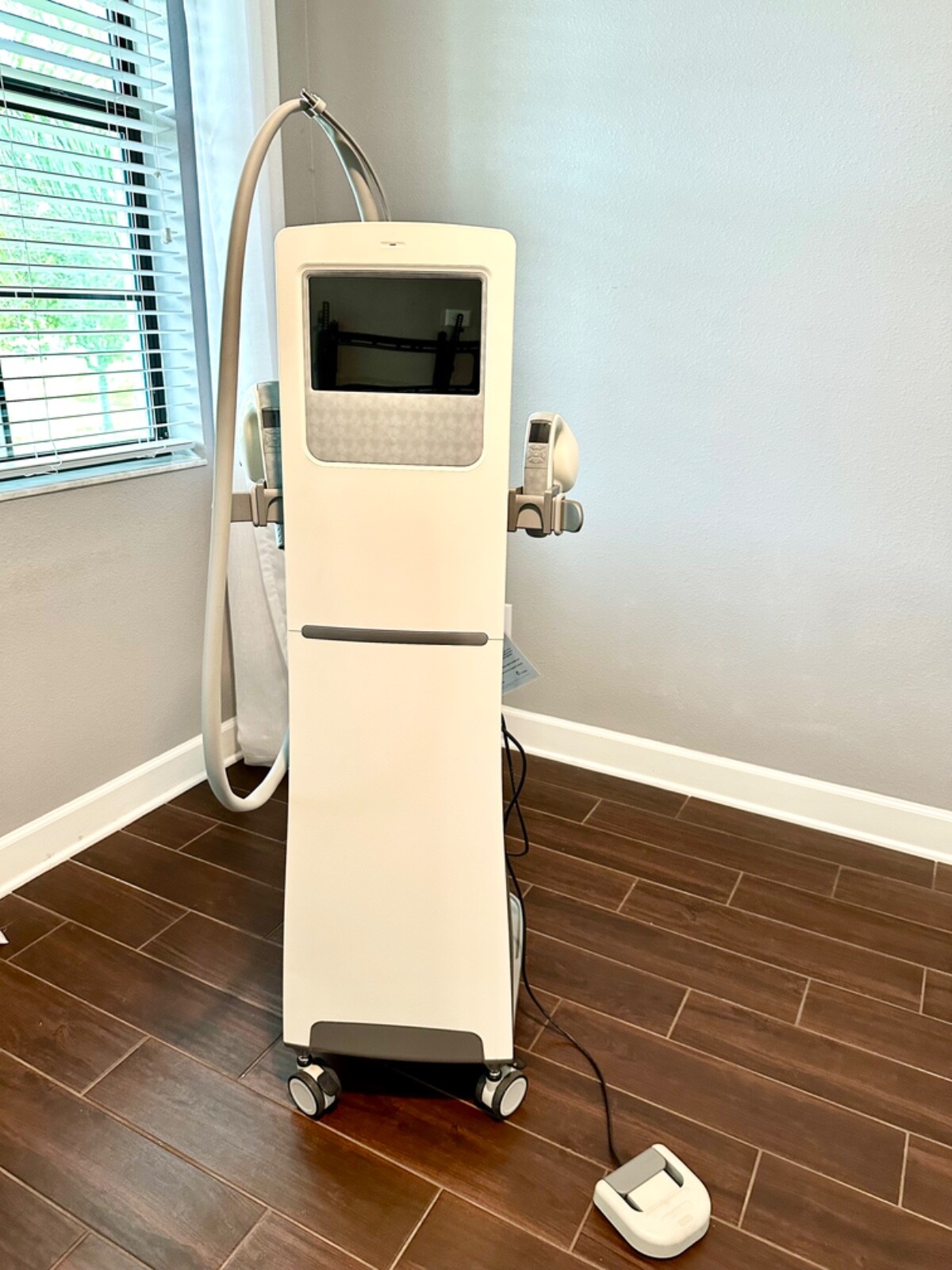 Velashape III Body Contouring and Cellulite Reduction, Syneron
