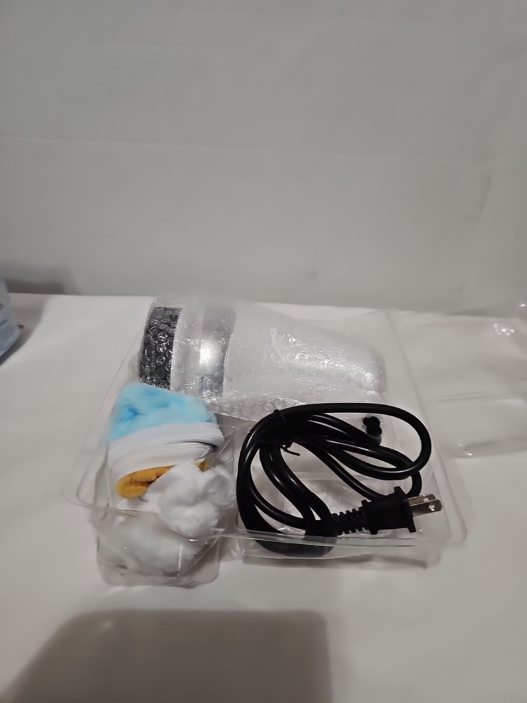 Body Sculpting/Cellulite Portable Handheld Massager w/ 3 Accessories Covers