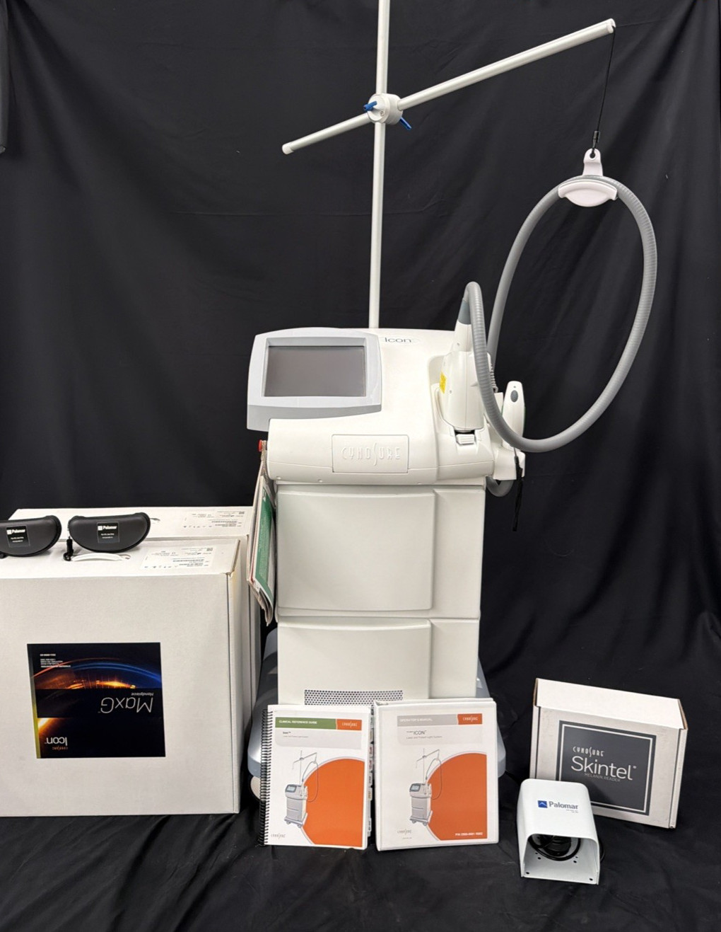 Cynosure Icon Laser with 2 Handpieces