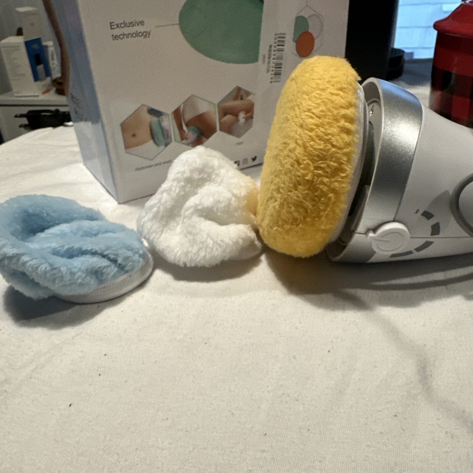 Body Sculpting/Cellulite Portable Handheld Massager w/ 3 Accessories Covers