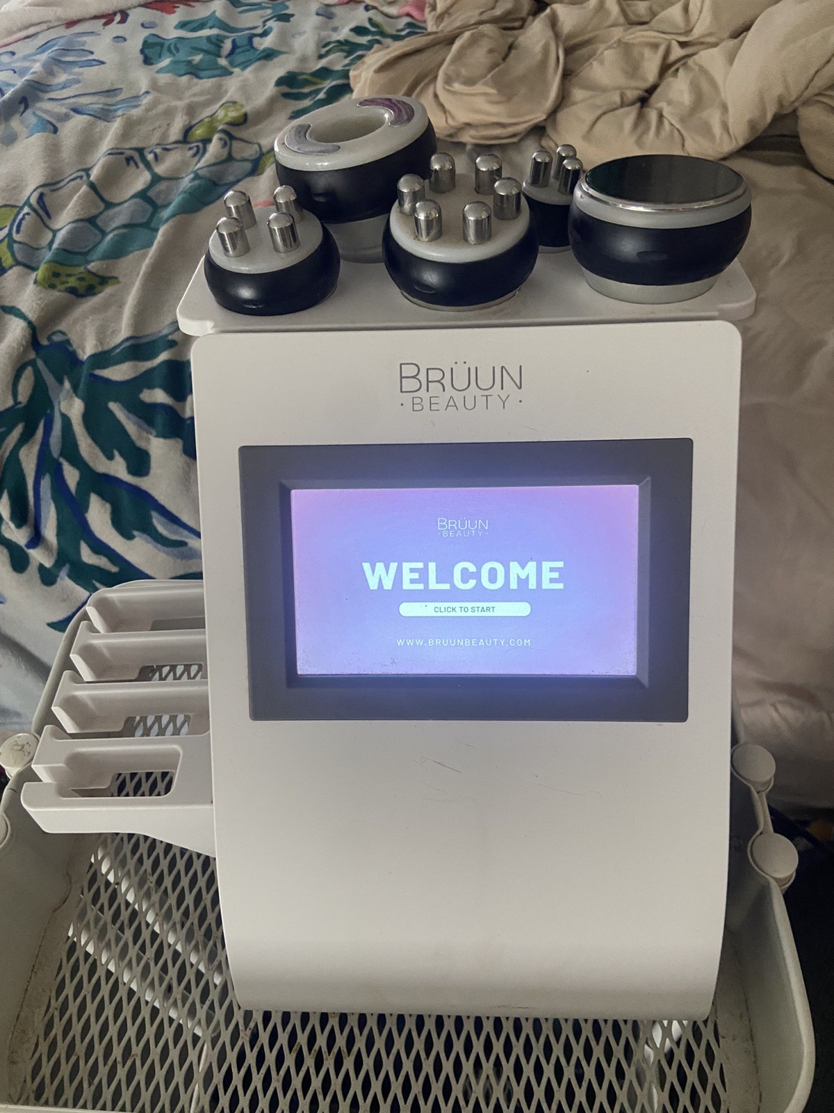 Bruun beauty cavitation and laser lipo machine