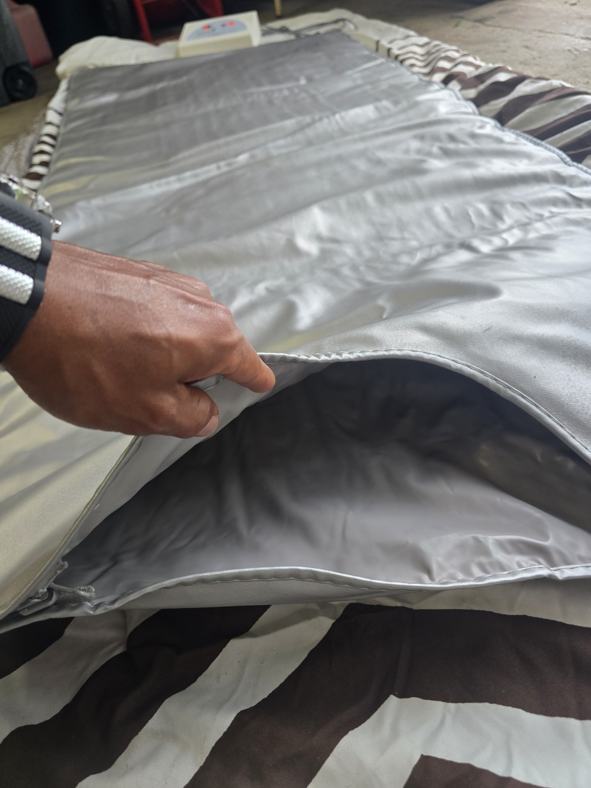 Portable Far Infrared Sauna Blanket with Control Panel for Weight Reduction
