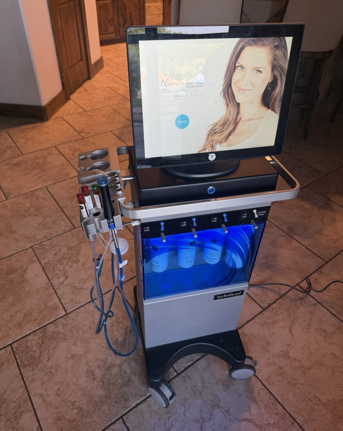 HydraFacial HydraFacial MD Dermabrasion Cart-Mounted Touchscreen Skin Tightening