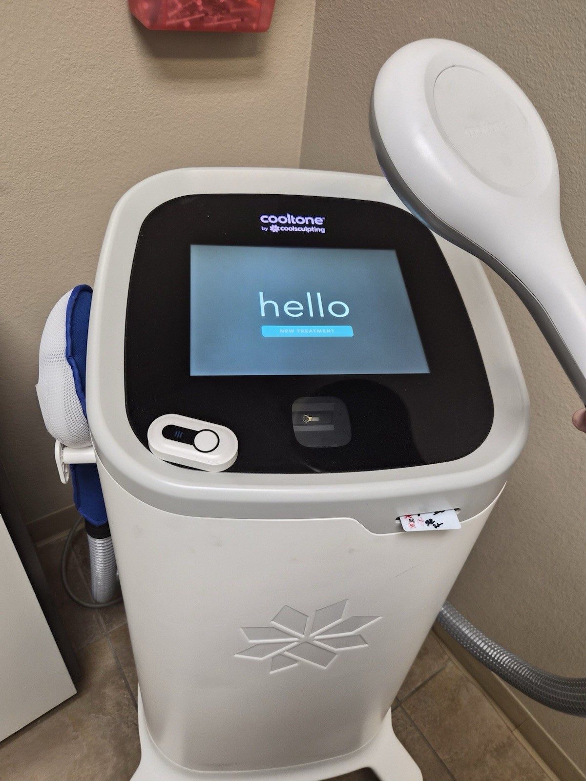 CoolTone Muscle Sculpting Machine + 4 Treatment Cards