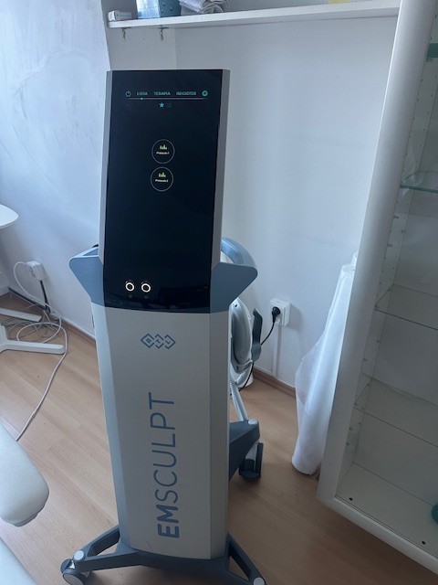 BTL EMSCULPT 201 – Excellent Condition–Low usage- 2 Large +2 Small Applicators