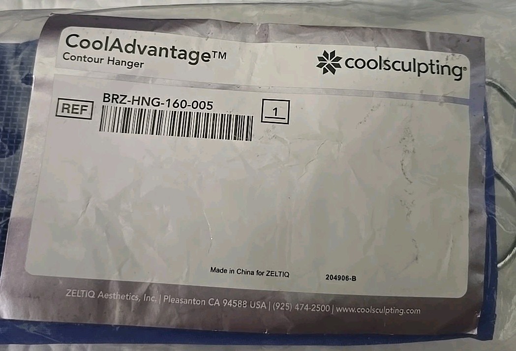 CoolAdvantage Petite Comfort Strap And Contour Hanger Looks New